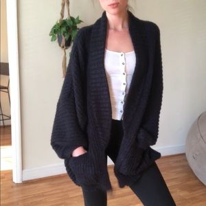 URBAN OUTFITTERS Over-Sized Slouchy Sweater